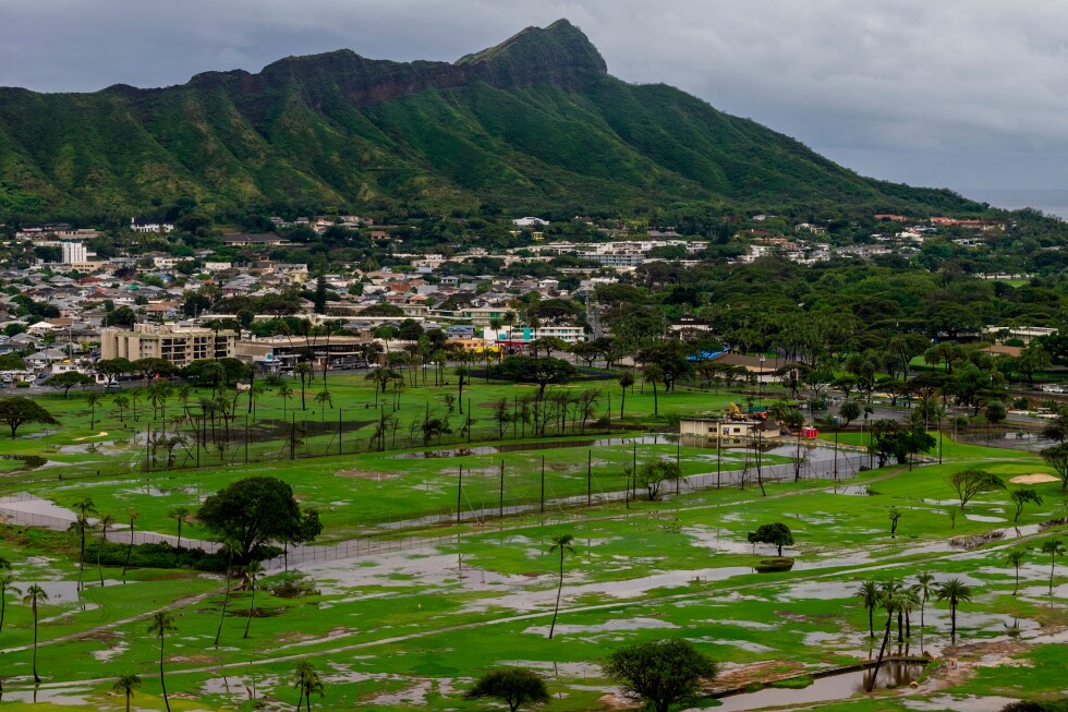 Historic Hawaii floods leave 2,000 people without power
