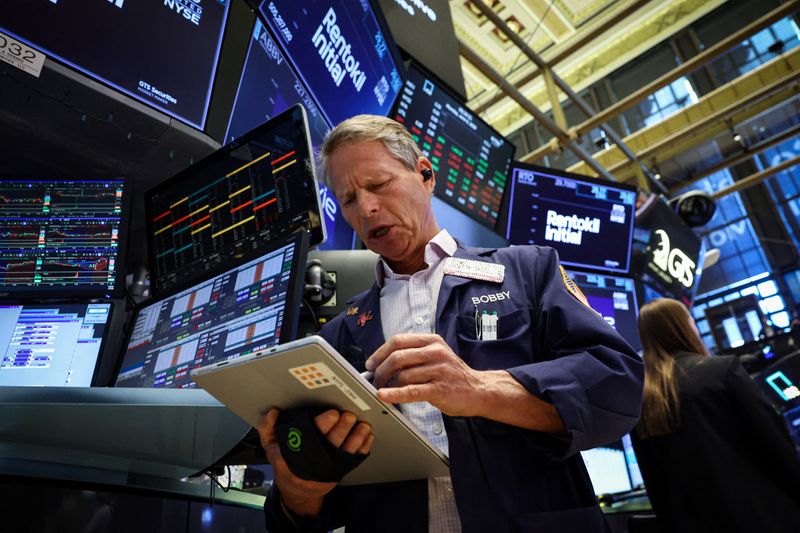 S&P 500, Nasdaq fall as tech selling resumes, Trump vows to react to downed US helicopter