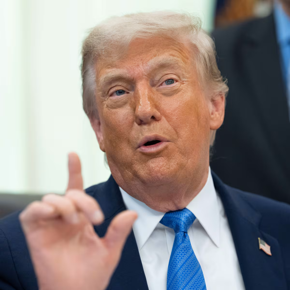 Trump suspends bombings against Iran and announces imminent peace agreement