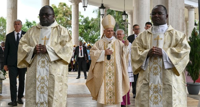 Pope Visits Equatorial Guinea, Criticises Conditions of Prison