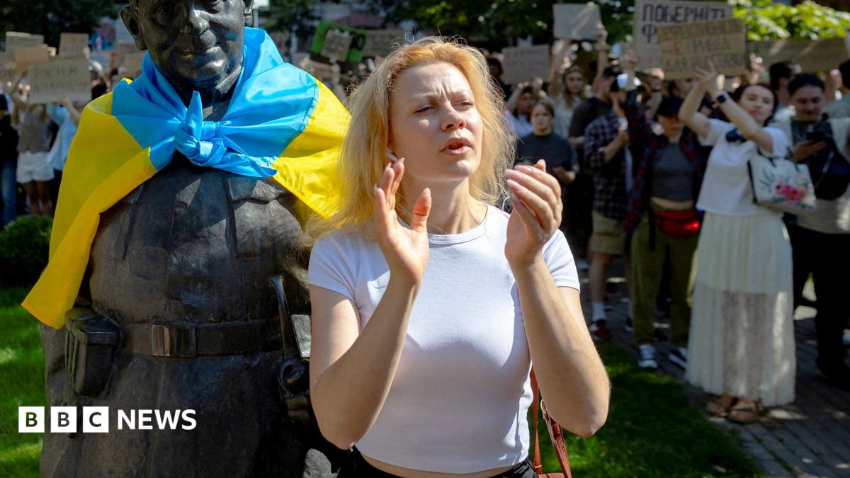 Protests in Ukraine's cities against Zelensky's removal of defence minister