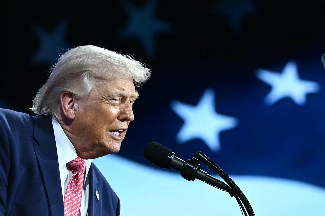 Varsler toll på 50 prosent mot land som leverer våpen til Iran