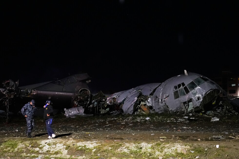 Cargo plane carrying money crashes near Bolivia's capital, killing at least 15 people, official says