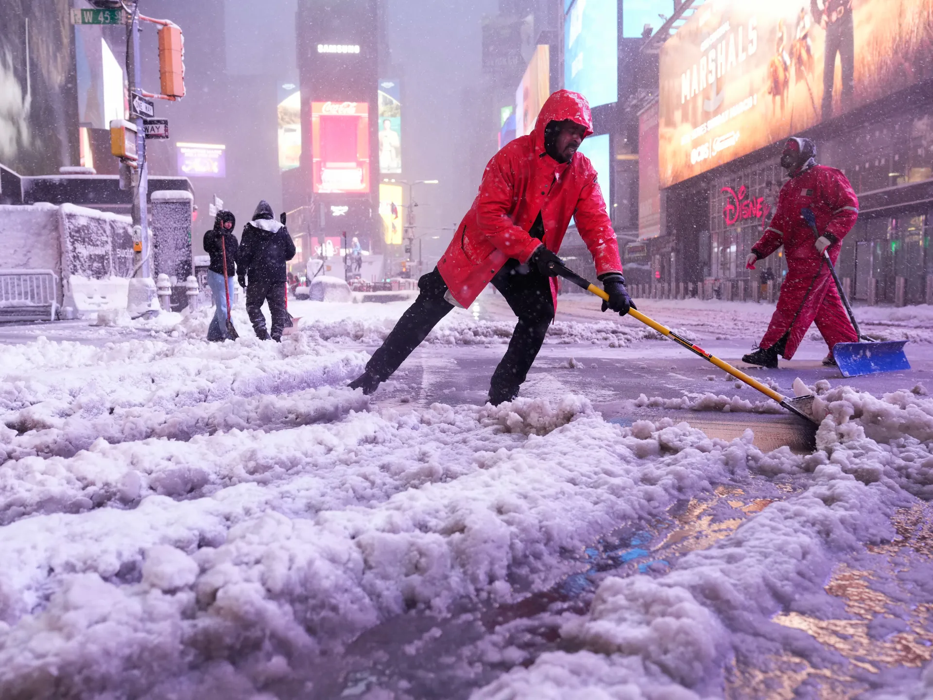 Huge northeast US snowstorm forces millions home; disrupts schools, flights