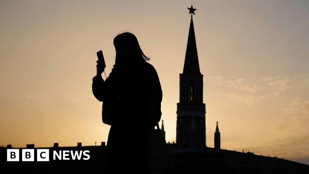 Steve Rosenberg: Kremlin's tightening grip on internet fuels Russian discontent