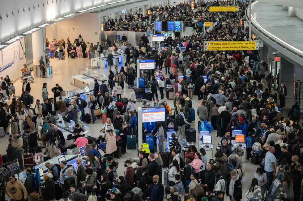 Enhanced role for immigration officers at US airports as shutdown frustrates travels and screeners