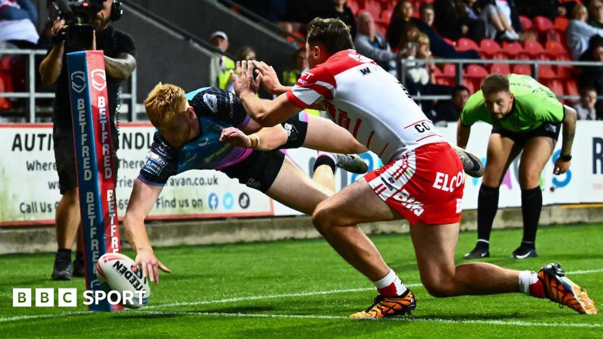 St Helens' play-off hopes fade after loss to Hull FC