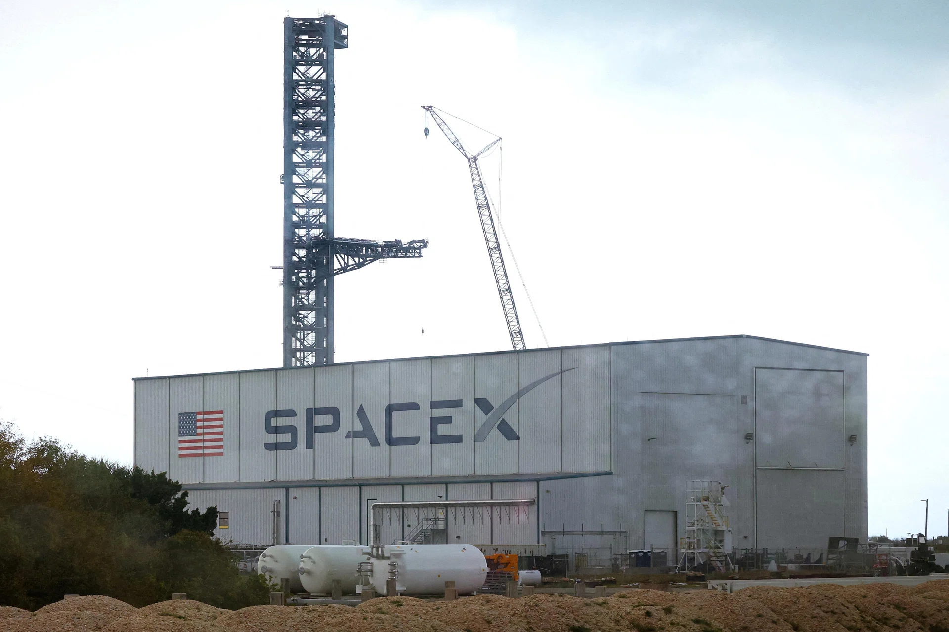 SpaceX lays out IPO details, targets early June roadshow: sources