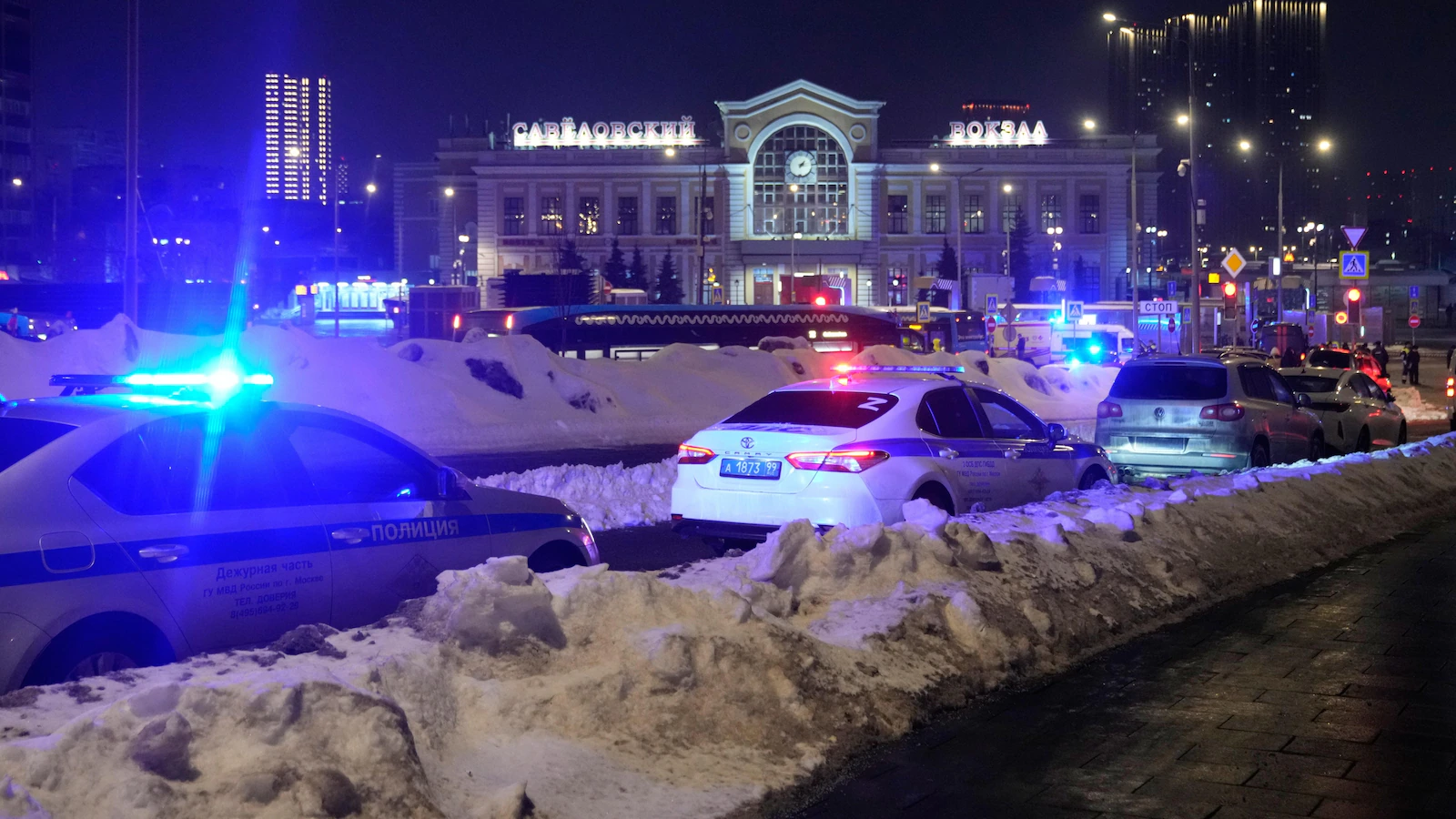 Attacker detonates explosive device in Moscow, killing police officer and himself