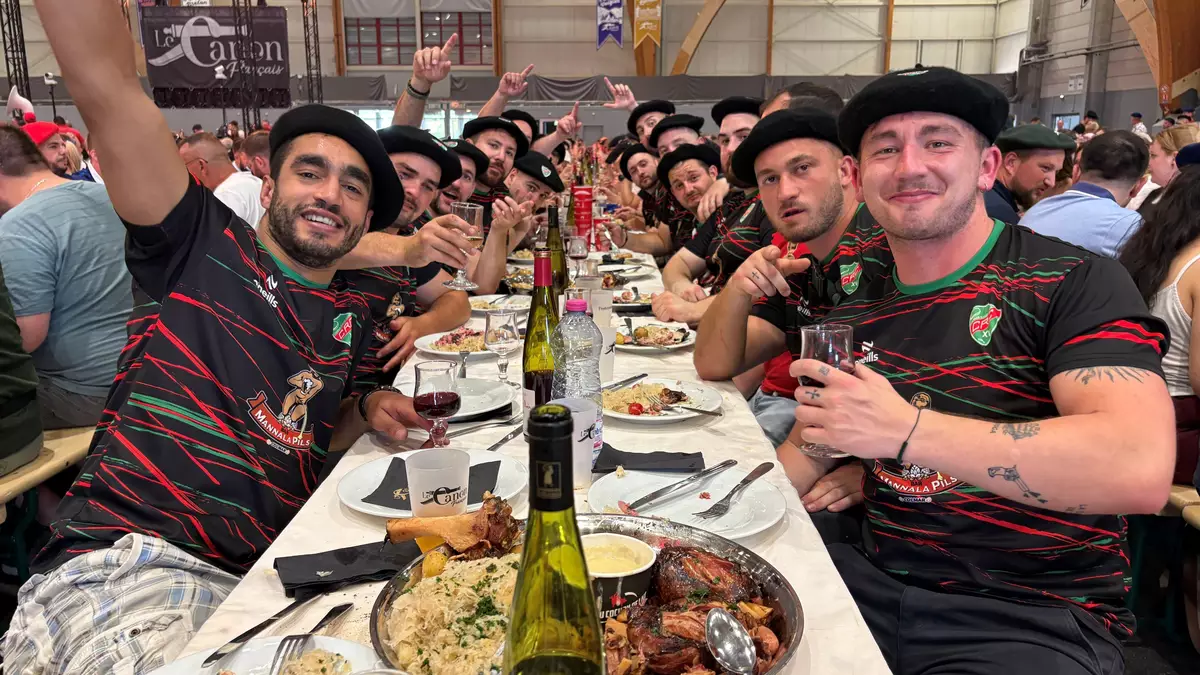Os megabanquetes 'patrióticos' no centro de disputa entre direita e esquerda na França