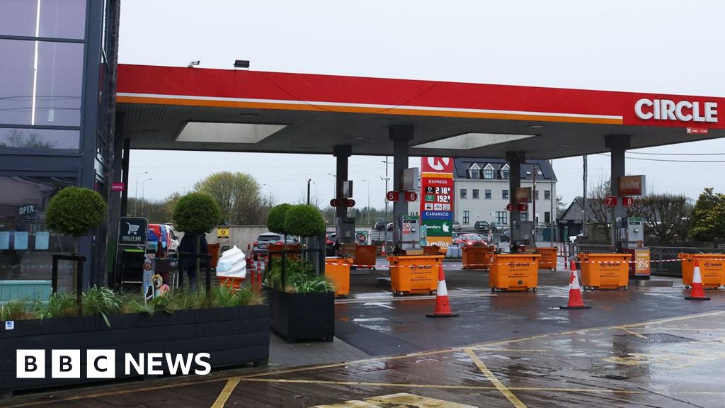 Irish police push back fuel protesters at oil refinery