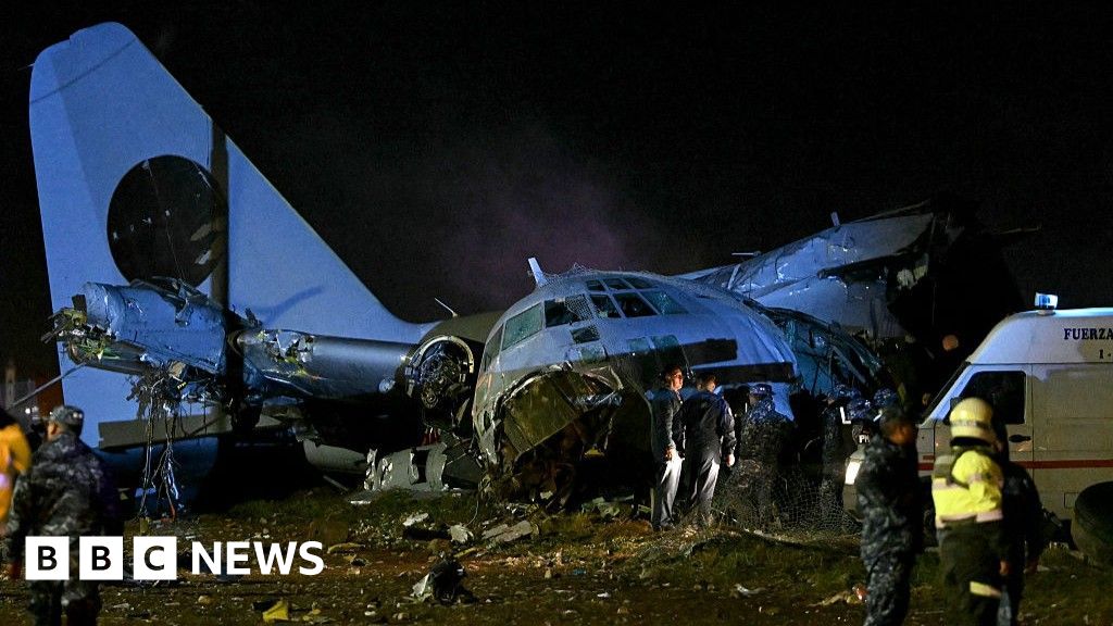At least 11 killed after military plane carrying banknotes crashes in Bolivia