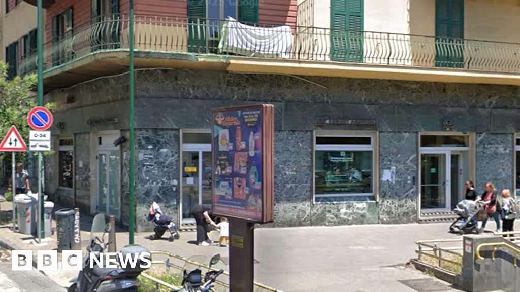 Naples bank robbers hold 25 people hostage then vanish through tunnel