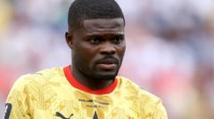 Spence appears not to shake hands with Partey