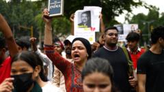 Police block thousands of 'cockroach' protesters marching on India's parliament
