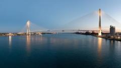 Opening of long-awaited US-Canada bridge delayed