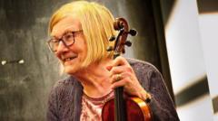 Tributes paid to 'giant' of Irish traditional music scene