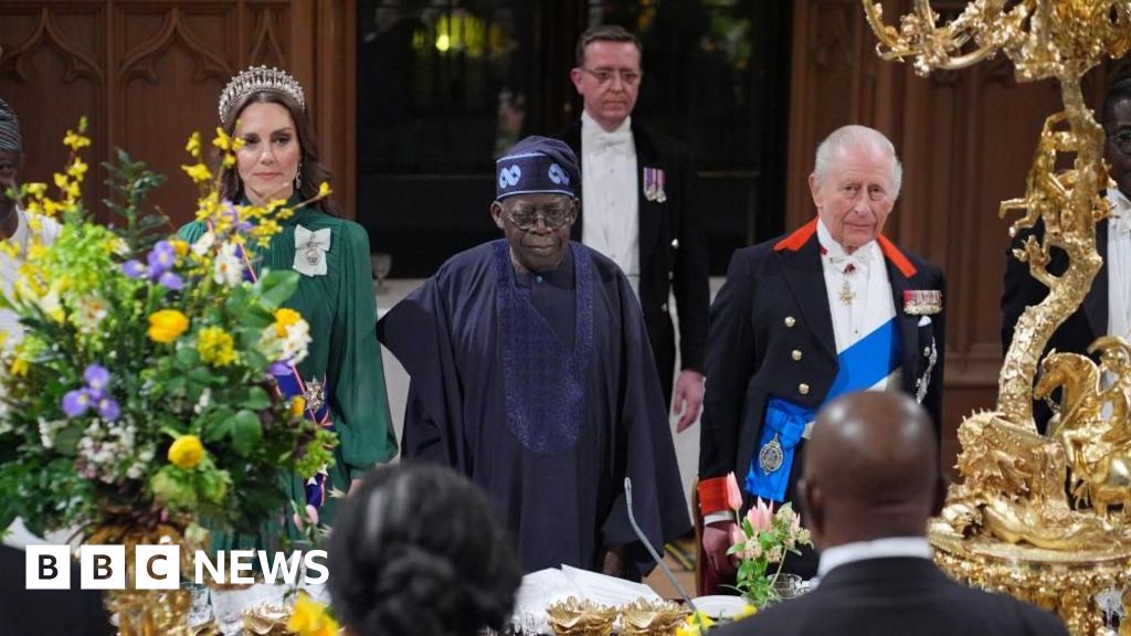 King praises 'living bridge' with Nigeria at glitzy banquet