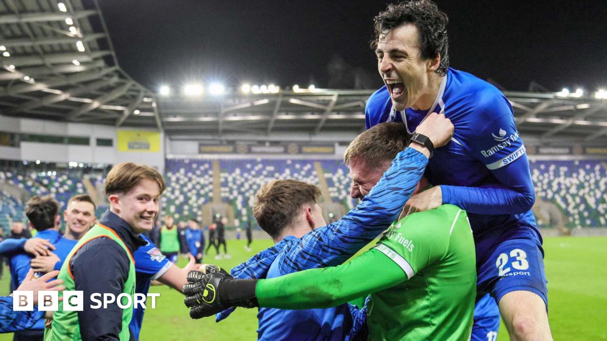 Swifts beat Reds on penalties to reach Irish Cup final