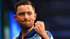 Humphries races into World Grand Prix last eight