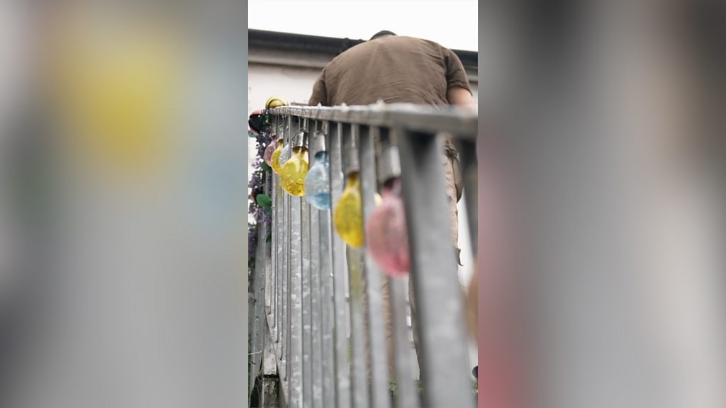 High street drug dealer sells cannabis to undercover reporter