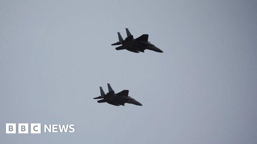 South Korean fighter jets collided due to pilots snapping pictures, report finds