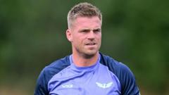 Scarlets sign Wales fly-half Anscombe from Bayonne