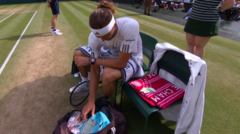Why is Zverev allowed to use his phone at Wimbledon?