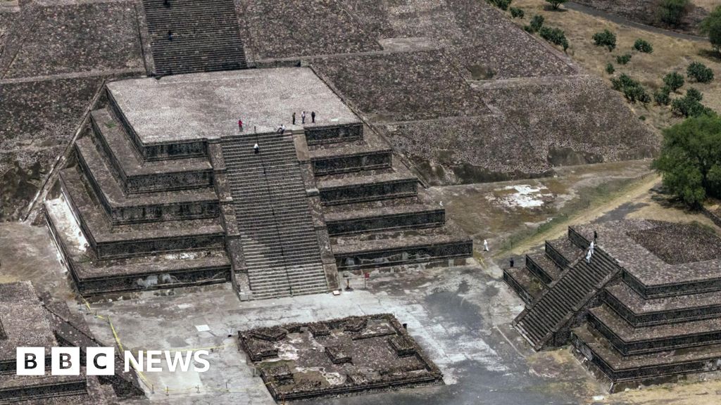 Mexico officials say Teotihuacán gunman carried material related to US mass shooting