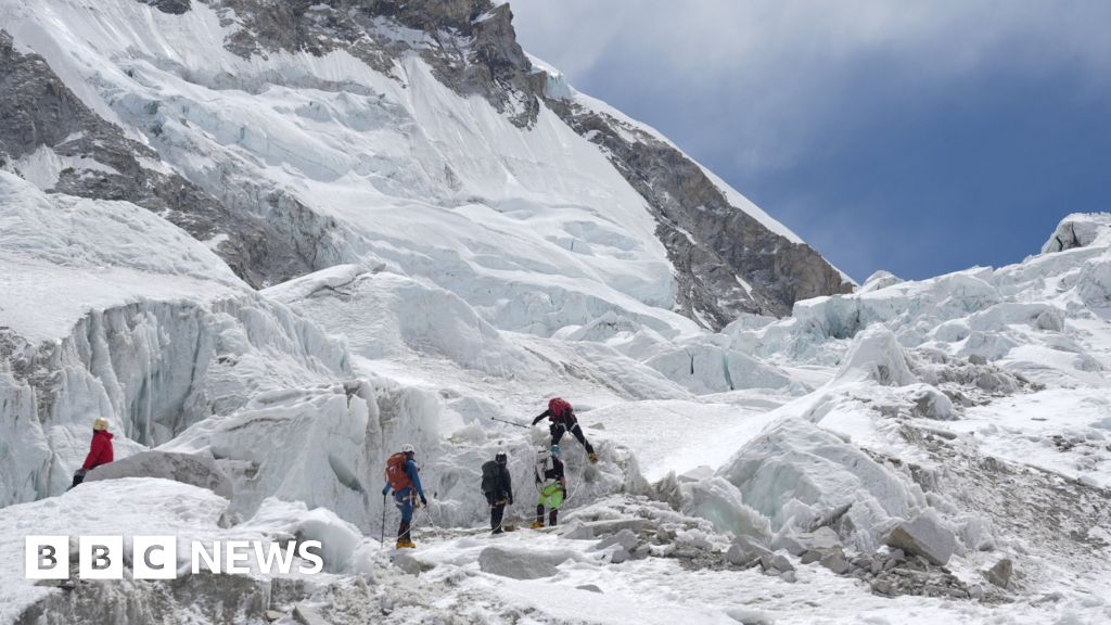 Huge chunk of glacier blocks Everest route in peak climbing season